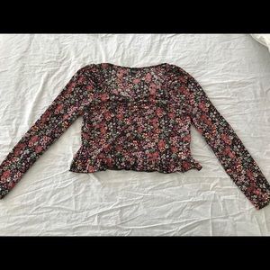 Wild fable Floral long sleeve cropped top